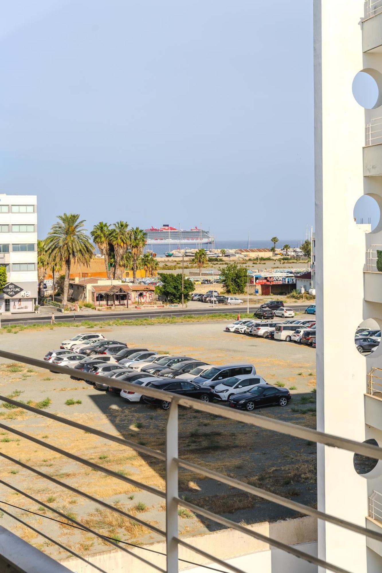 Violet Dusk City Center Flat Larnaca Exterior photo